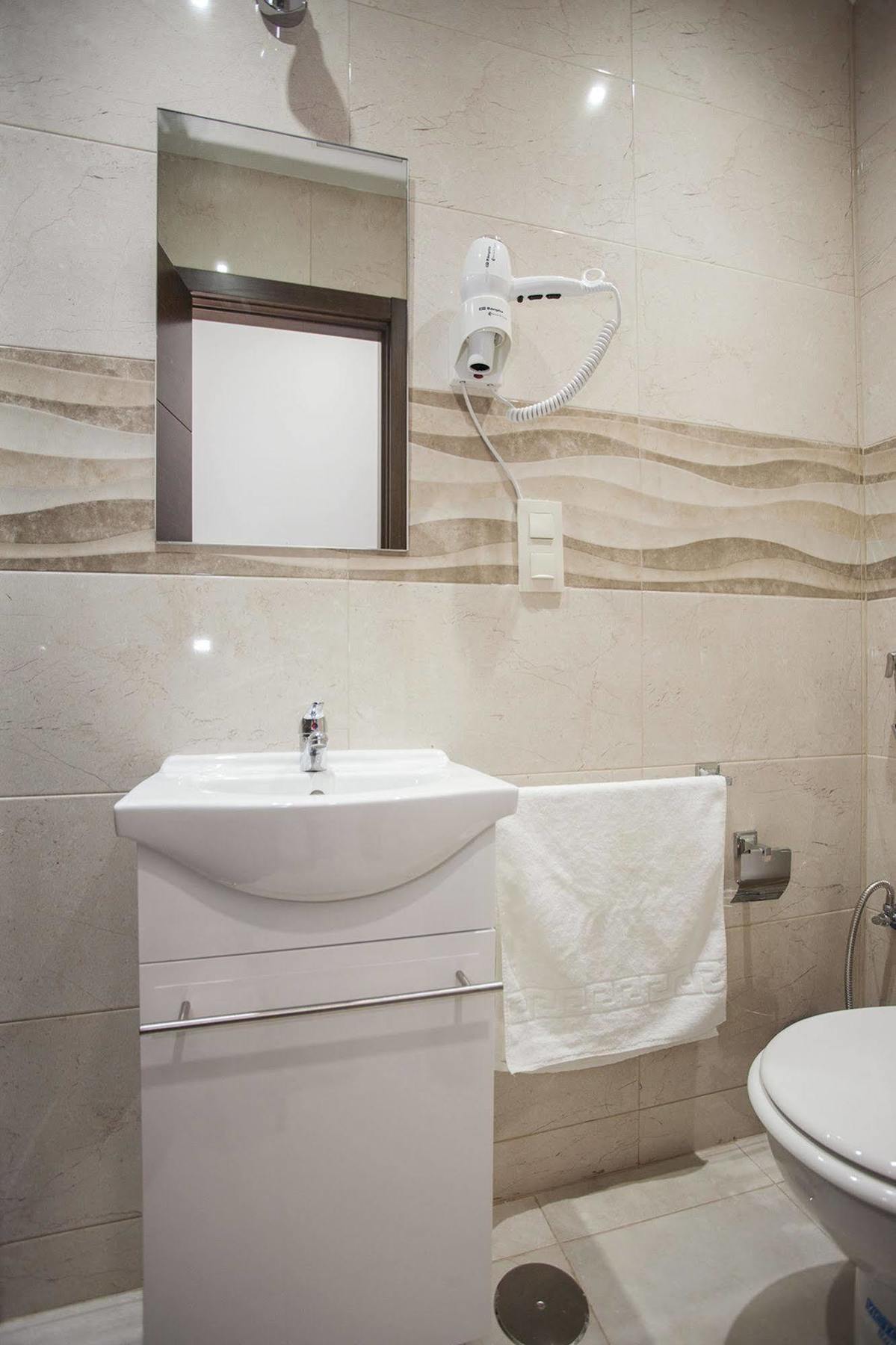 Hostal Rincon De Sol - Centro Madrid - Self Checkin מראה חיצוני תמונה